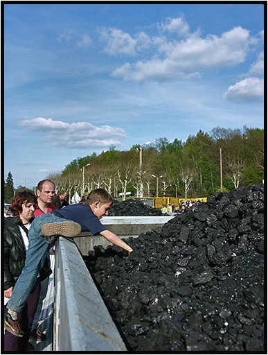 Derniéres tonnes de charbon extrait mises à la disposition du public.