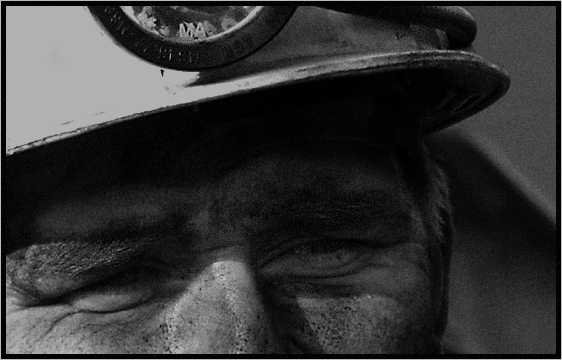 Visage noirci par la poussire de charbon, image symbolique devenue phmre.
