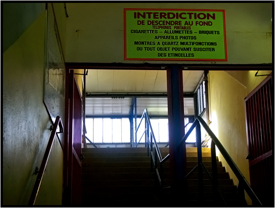 Couloir d'acs  la "cage" (ascenseur).